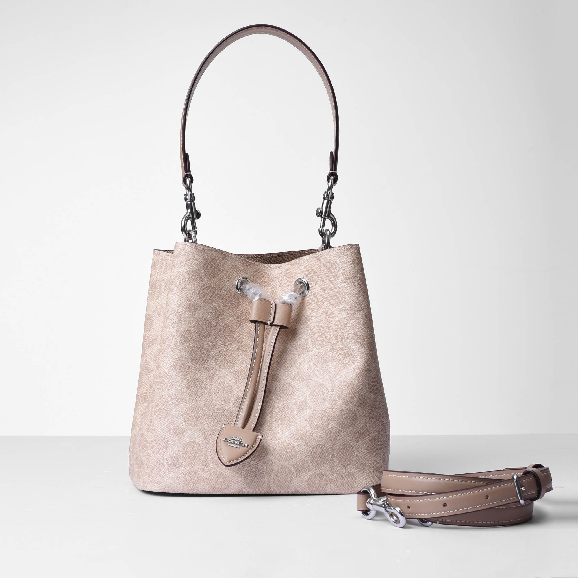 COACH SIGNATURE ROWAN BUCKET BAG - SAND