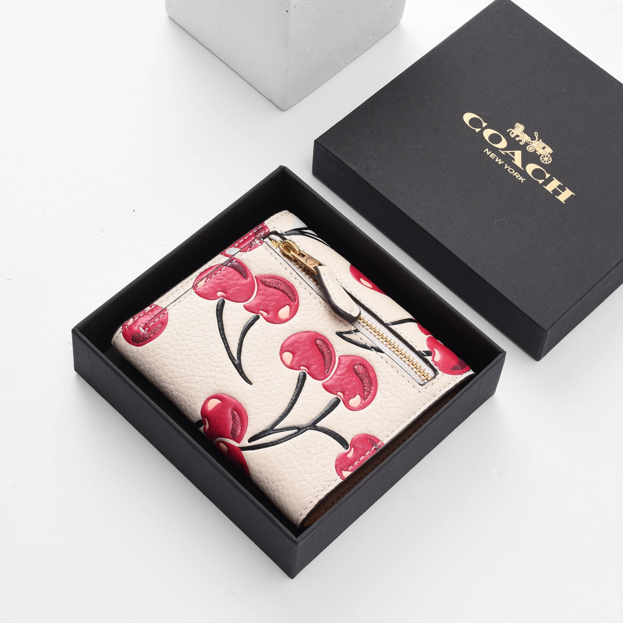 COACH CHERRY WYN SMALL WALLET - WHITE