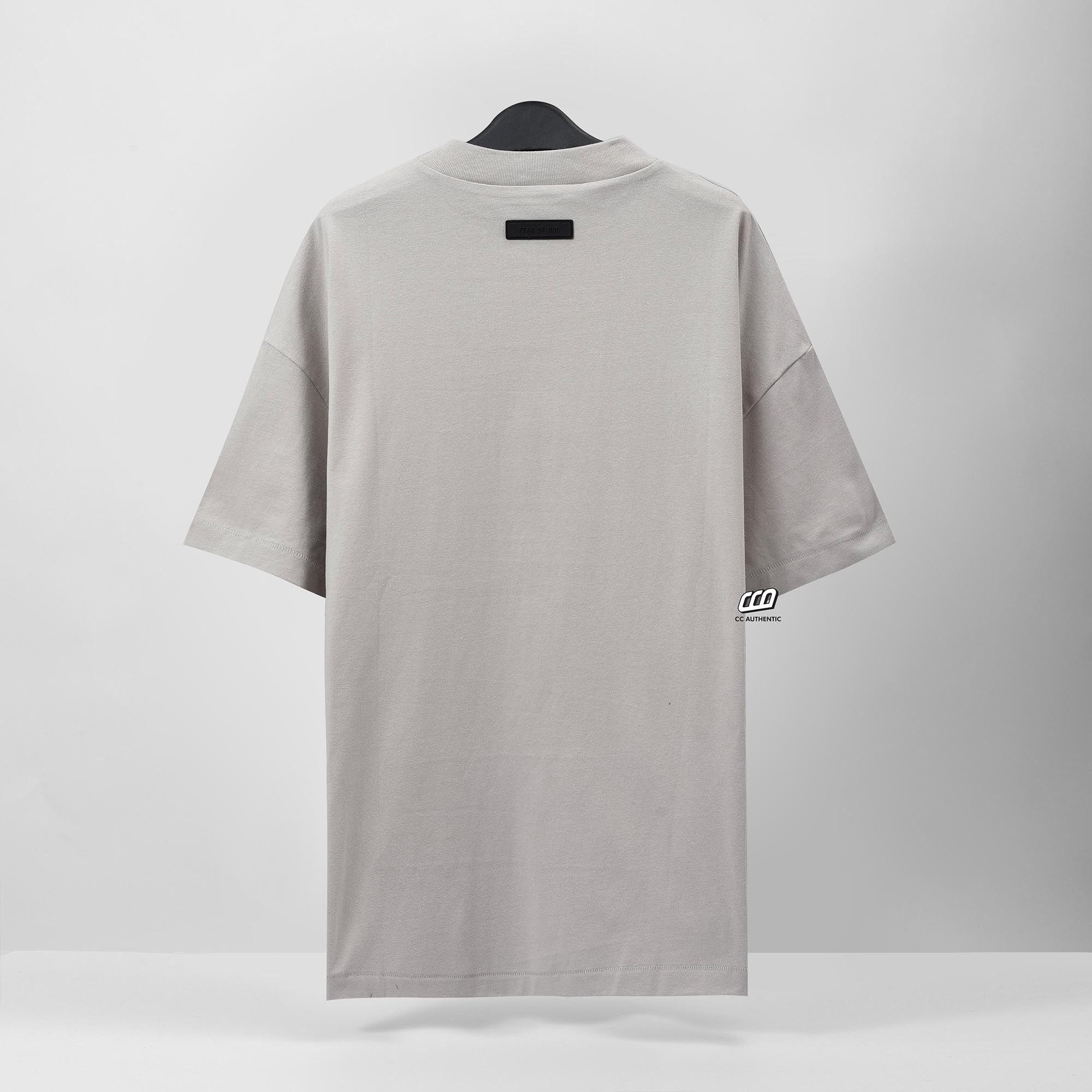 FOG ESSENTIALS FW23 T-SHIRT - SILVER CLOUD