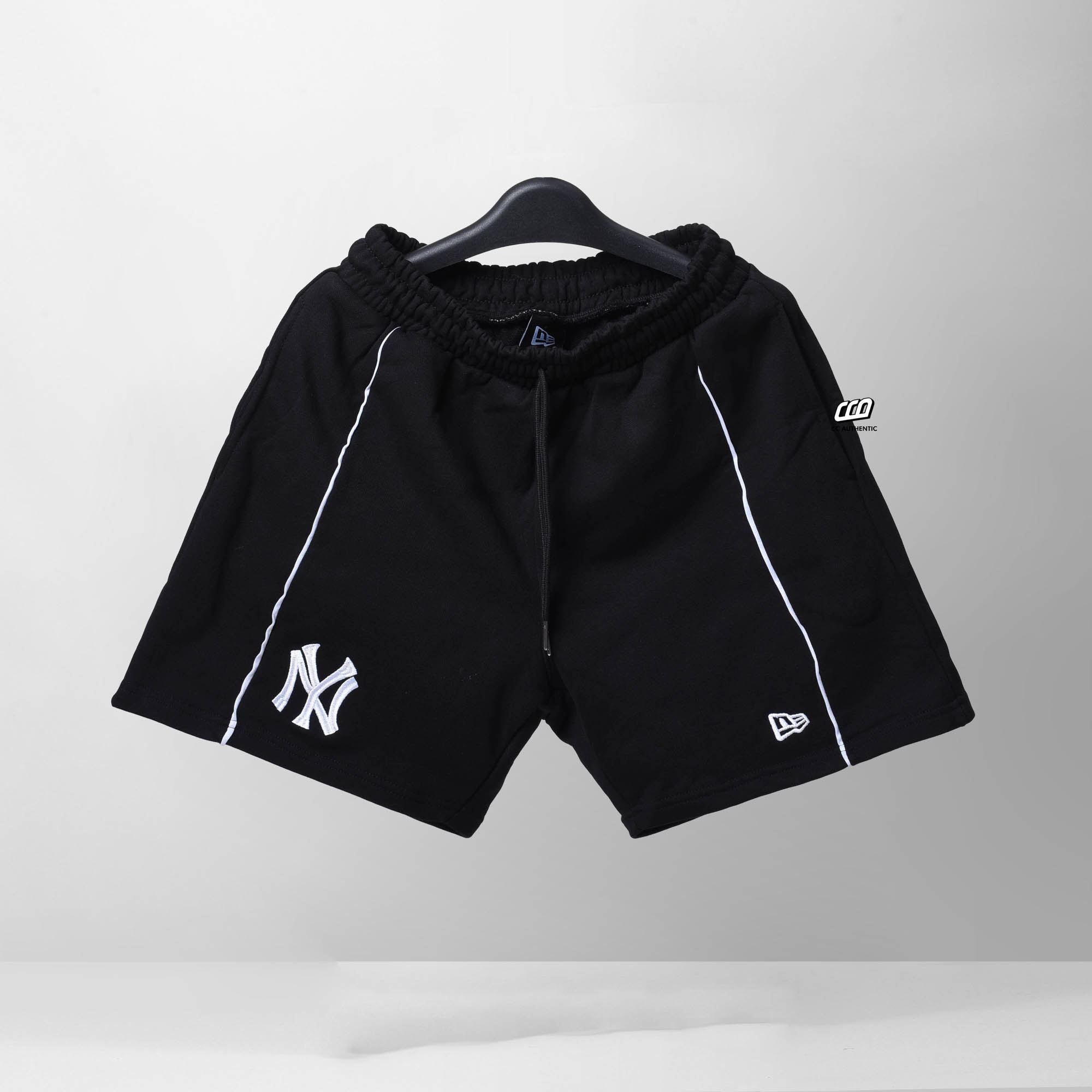 NEW ERA NYBS SHORT - BLACK
