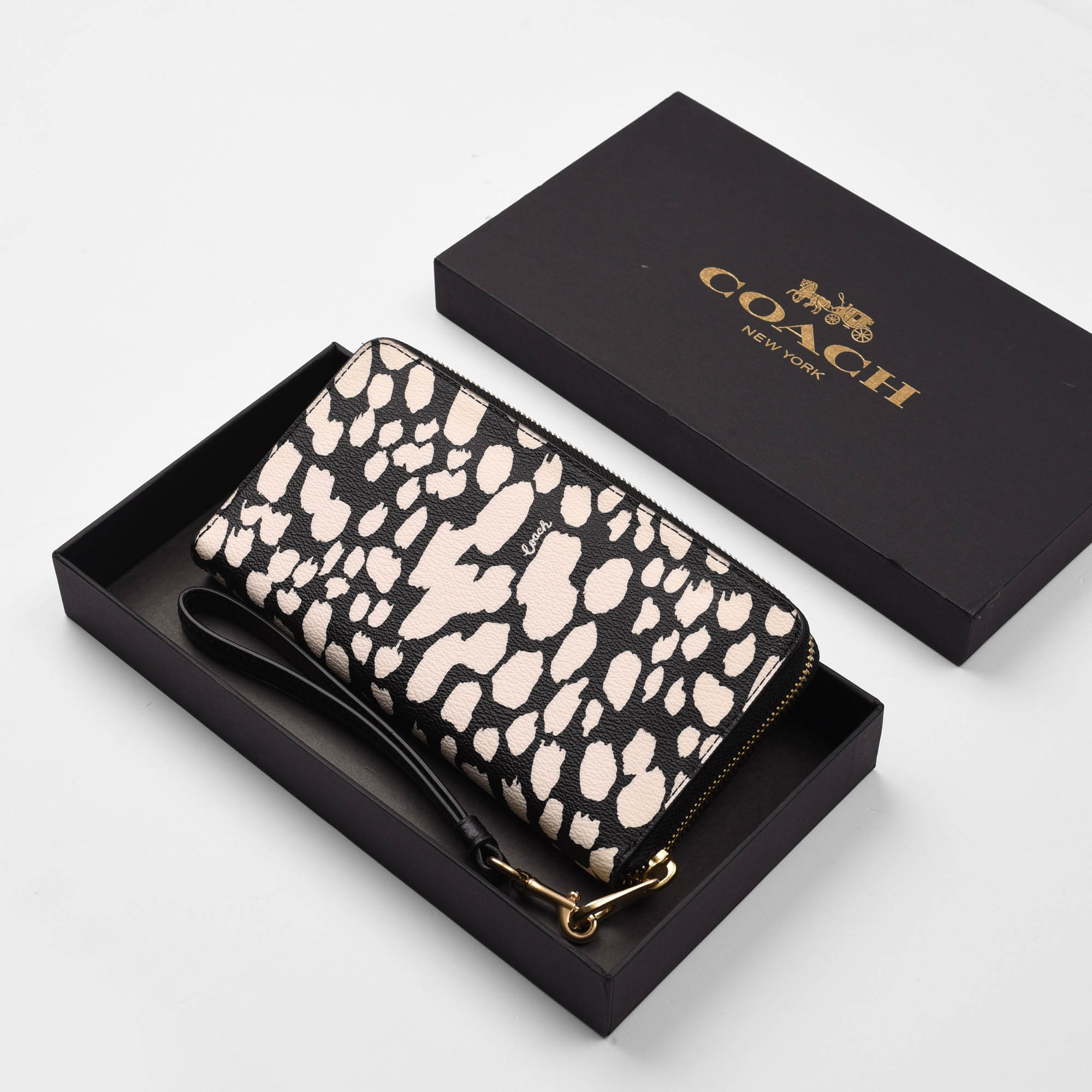 COACH ZIP AROUND WOMEN WRISTLET STRAP WALLET