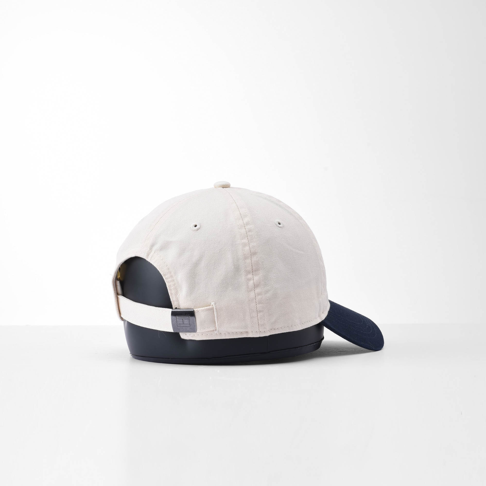 TOMMY HILFIGER AM MINI FLAG CAP - SAND/BLACK