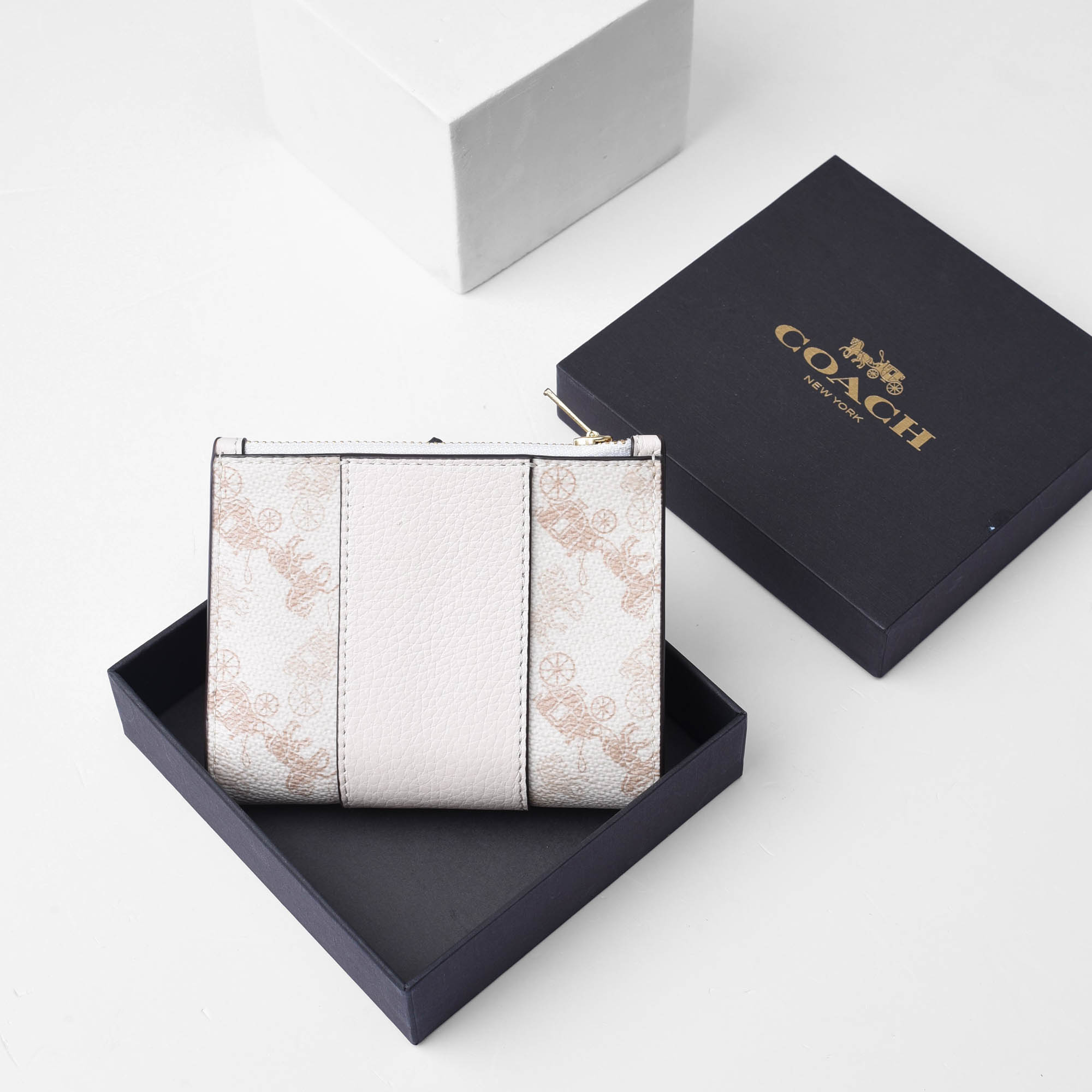 COACH HORSE BILLFOLD WALLET - WHITE