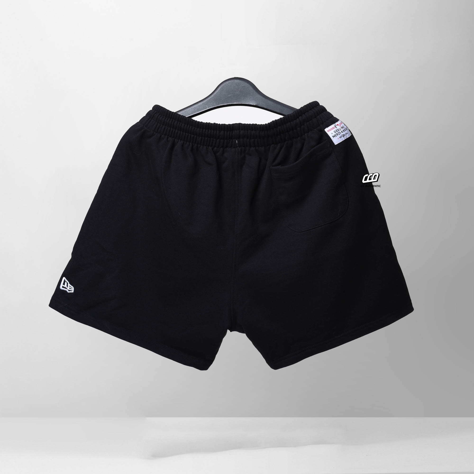 NEW ERA REDLINES SHORT - BLACK