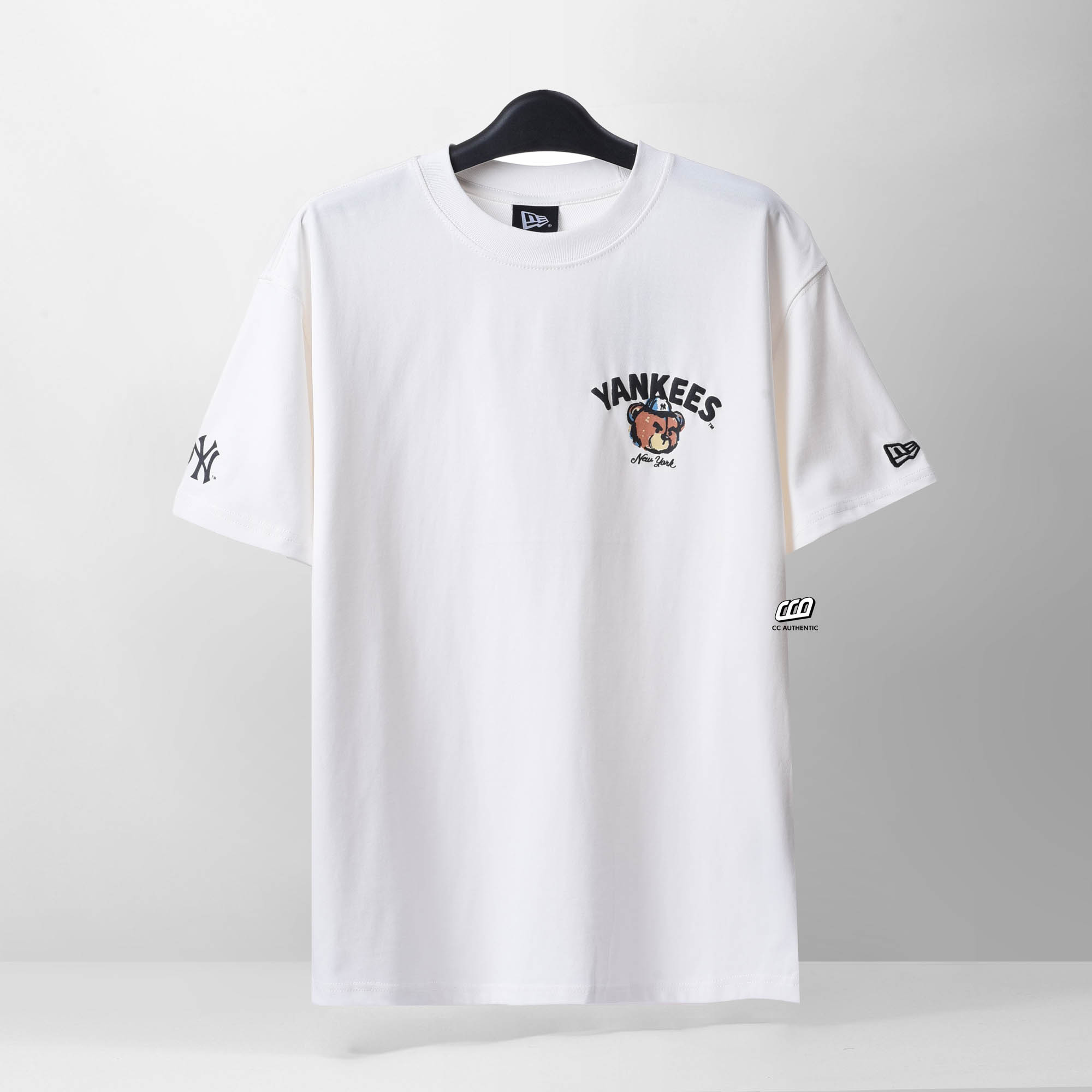 NEW ERA BACK BEAR T-SHIRT - WHITE